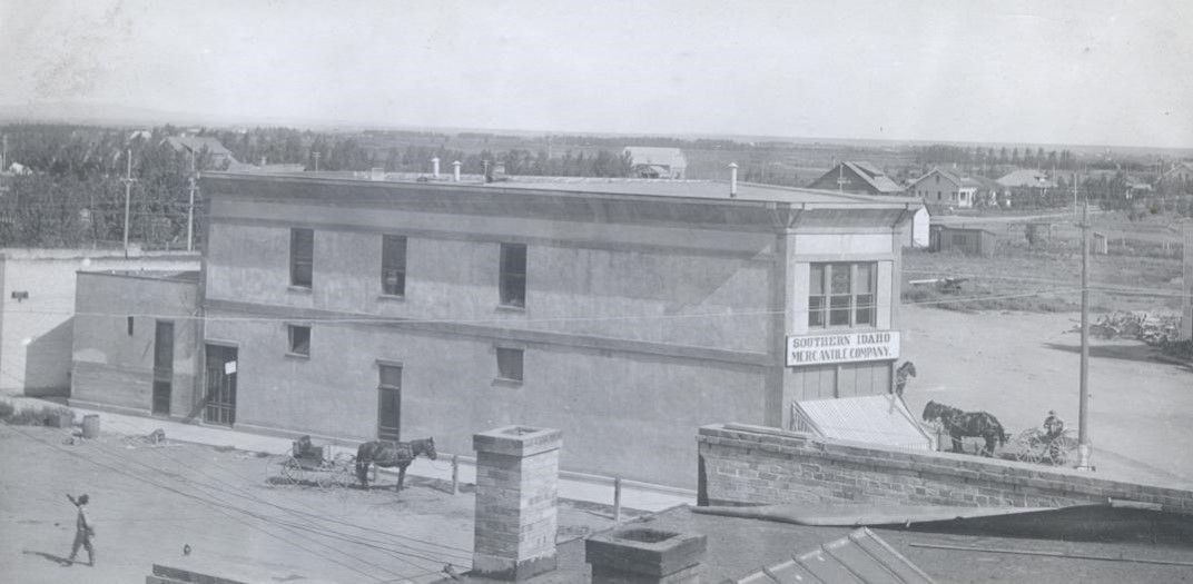 Flat Iron Building - Corner of Fremont Ave. & 6th Street - Early 1900's